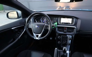 Volvo V40 II Cross Country 2.0 T3 DRIVE-E 152KM 2016 Volvo V40 Volvo V40 T3 RDesign 2.0 Benzyna 152KM, zdjęcie 22