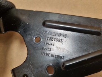 VOLVO C40 XC40 DRŽÁKY 32208563