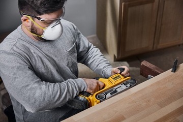 Ленточная шлифовальная машина DeWALT DCW220NT, корпус XR 18 В