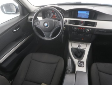 BMW Seria 3 E90-91-92-93 Touring E91 2.0 318i 143KM 2011 BMW 3 318 i, Navi, Xenon, Klima, Klimatronic, zdjęcie 6