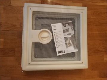 Мансардное окно FIAMMA VENT 40X40 белое для кемпера
