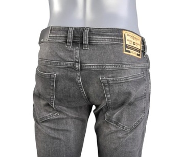 DIESEL Rozmiar 34/32 Pas 97 cm. Slim fit