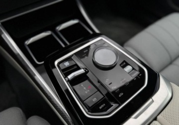 BMW Seria 7 G70 Sedan Plug-In 3.0 M60e 571KM 2024 BMW Seria 7 BMW M760e xDrive 3.0 Hybryda Plug-in 571KM, zdjęcie 15