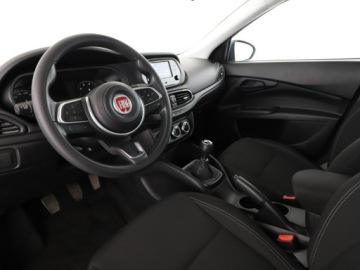 Fiat Tipo II Sedan Facelifting 1.6 MultiJet 130KM 2024 Fiat Tipo klimatyzacja navi kamera cofania, zdjęcie 13