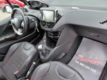 Peugeot 208 I Hatchback 5d Facelifting 1.2 PureTech 110KM 2016 Peugeot 208 GT Line Kamera Klimatronik PDC Sensor Alu 1.2 Benzyna 110KM, zdjęcie 14