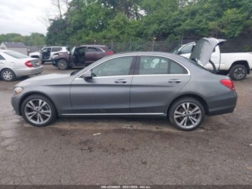 Mercedes Klasa C W205 2018 Mercedes-Benz Klasa C 300 4Matic 2018 2.0l 2.0 Benzyna 241KM, zdjęcie 2
