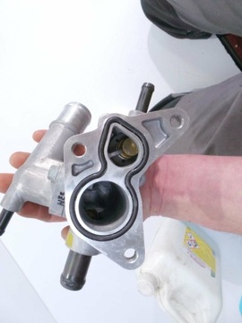 KIA STONIC 2018 1.0 I POUZDRO TERMOSTATU TERMOSTAT