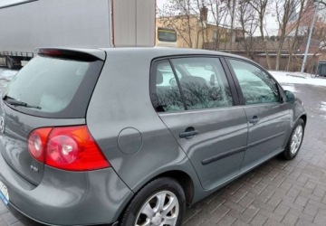 Volkswagen Golf V Hatchback 1.4 FSI 90KM 2004 Volkswagen Golf Vw Golf 5 hatchback 5drzwi 1.4cm benzyna super stan 1.4, zdjęcie 1