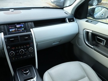 Land Rover Discovery Sport SUV 2.0 TD4 180KM 2017 Land Rover Discovery Sport TD4, Salon Polska, zdjęcie 7