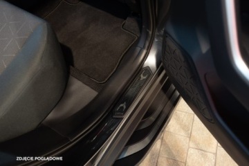TOYOTA RAV4 2019+ НАКЛАДКИ НА ПОРОГИ 