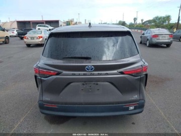 Toyota Sienna III 2022 Toyota Sienna LE 2022 2.5L 2.5 Hybryda 189KM, zdjęcie 4