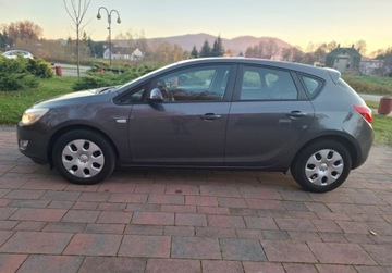 Opel Astra J 2010 Opel Astra Super stan 1.4 Benzyna 120KM, zdjęcie 2