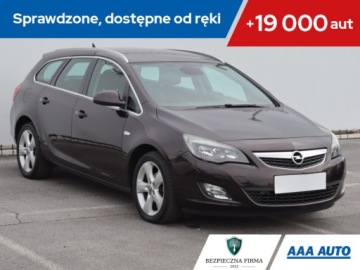 Opel Astra J Sports Tourer Facelifting 1.4 Turbo ECOTEC 120KM 2012 Opel Astra 1.4 T, Navi, Klima, Klimatronic