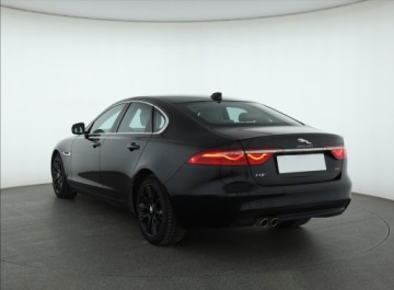 Jaguar XF II Sedan 2.0 i4D 180KM 2018 Jaguar XF 20d AWD, 177 KM, Automat, Navi, Xenon, zdjęcie 3