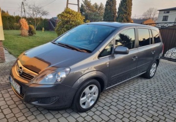 Opel Zafira B 1.6 Twinport ecoFLEX 115KM 2010 Opel Zafira 1.6I LPG 7-osob Zadbane Polecam. 1.6 BenzynaLPG 115KM