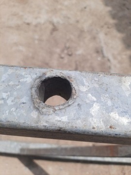 Подставки для автомобилей, прицепов, сплошные, оцинкованные.