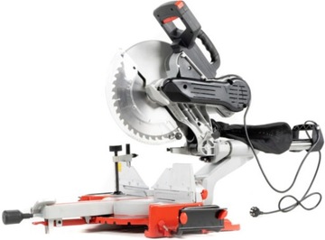 Торцовочная пила 305 мм с лазерной резкой. Рабочий стол.