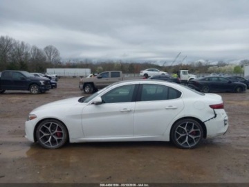 Alfa Romeo Giulia II Sedan Facelifting 2.0 Turbo 280KM 2021 Alfa Romeo Giulia Ti 2021 2.0 Benzyna 280KM, zdjęcie 2