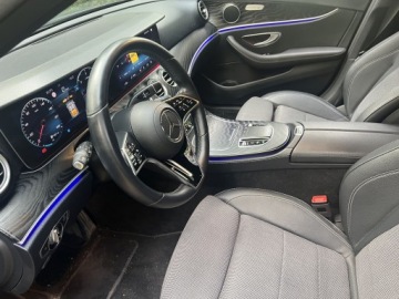 Mercedes Klasa E W213 Kombi Facelifting 2.0 E220d 194KM 2020 Mercedes-Benz Klasa E 2.0 Diesel T 9G-TRONIC 194KM 2020r pełne wyposażenie, zdjęcie 9