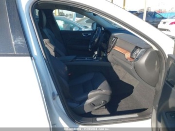 Volvo XC60 II 2024 Volvo XC 60 Recharge Plug-In Hybrid, 2024r., 4x4, 2.0L 2.0 Benzyna 312KM, zdjęcie 9