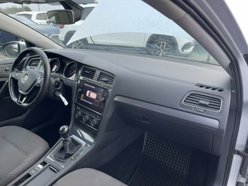 Volkswagen Golf VII Variant Facelifting 1.6 TDI-CR DPF BMT 115KM 2020 Volkswagen Golf Klimatronik Czujniki parkowania, zdjęcie 10