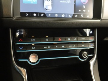 Jaguar XF II Sportbrake 2.0 i4D 240KM 2019 Jaguar XF 25d AWD, Salon Polska, 1. Właściciel, zdjęcie 19