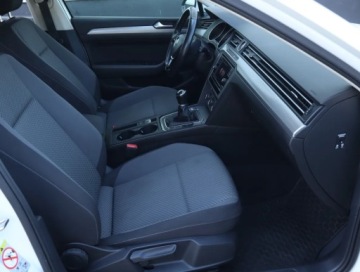 Volkswagen Passat B8 Variant 2.0 TDI BlueMotion SCR 150KM 2018 VW Passat 2.0 TDI, Salon Polska, Klima, zdjęcie 8