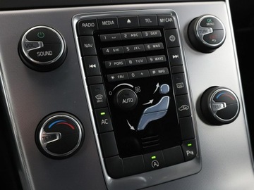 Volvo V60 I Kombi Facelifting 2.0 D2 DRIVE-E 120KM 2017 Volvo V60 Linje Svart D2 skóra navi PDC grzane, zdjęcie 26