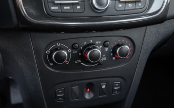 Dacia Sandero II Hatchback 5d Facelifting 1.0 SCe 73KM 2020 Dacia Sandero 1.0 75KM Ledy Clima 2x Kola Ekonomiczne Autko Benzyna, zdjęcie 19