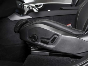 Volvo XC90 II 2026 2.0 B5 AWD Ultra Dark 7os (250 KM) System audio Bowers &amp; Wilkins, zdjęcie 10