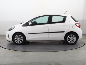 Toyota Yaris III Hatchback 5d Facelifting 2017 1.0 VVT-i 72KM 2020 Toyota Yaris 1.0 VVT-i, Salon Polska, zdjęcie 2