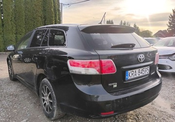 Toyota Avensis III Wagon 2.0 D-4D 126KM 2011 Toyota Avensis I rej 2012r, 2.0 Diesel. Lekko przetarty prawy bok. Jezdzi., zdjęcie 3