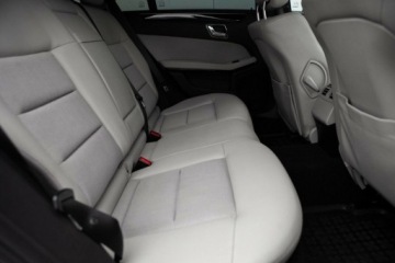 Mercedes Klasa E W212 Kombi 200 CGI BlueEFFICIENCY 184KM 2010 Mercedes-Benz Klasa E 1.8 Benzyna 184KM, zdjęcie 25