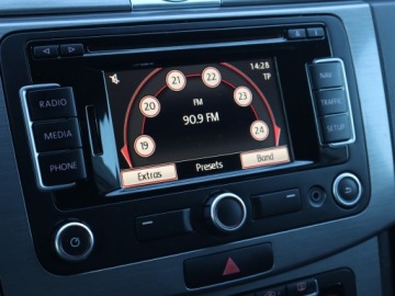 Volkswagen Passat B7 Variant 1.6 TDI CR DPF BlueMotion 105KM 2011 VW Passat 1.6 TDI, Navi, Klima, Klimatronic, zdjęcie 11