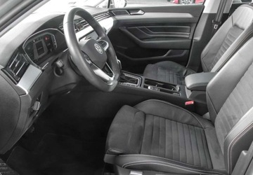 Volkswagen Passat B8 Variant Facelifting 2.0 TSI 190KM 2022 Volkswagen Passat 2.0 TSI 190KM DSG Elegance Reflektory Matrix Szyba przed, zdjęcie 9