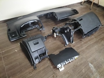 DESKA ROZDĚLOVAČE KOKPIT KOMPLETNÍ TOYOTA AVENSIS T27