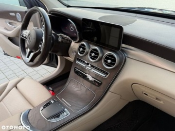 Mercedes GLC C253 2020 Mercedes-Benz GLC Mercedes-Benz GLC 200 4Matic 9G-TRONIC AMG Line Plus 2.0, zdjęcie 28