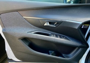 Peugeot 5008 II Crossover 1.2 PureTech 130KM 2018 Peugeot 5008 1.2 PureTech Active SS 1.2 Benzyna 130KM, zdjęcie 13