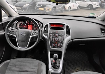 Opel Astra J Sedan 1.6 Twinport ECOTEC 115KM 2016 Opel Astra 2016r, 1.6 Benzyna. SALON POLSKA. Uszkodzony tyl. Jezdzi. 1.6, zdjęcie 5