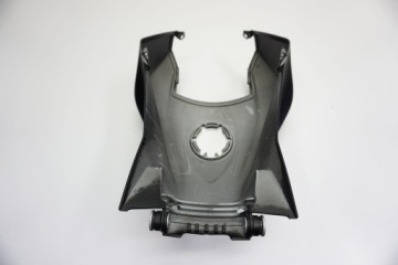APRILIA RS 125 17- КРЫШКА ОБТЕКАТЕЛЯ ТОПЛИВНОГО БАКА