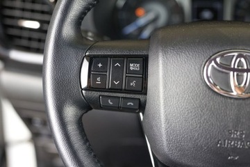 Toyota Hilux VIII Podwójna kabina Facelifting 2.8 D-4D 204KM 2023 Toyota Hilux 2.8 D-4D Double Cab Invincible 4x4 aut 2.8 Diesel 204KM, zdjęcie 18