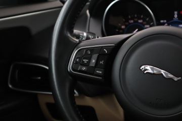 Jaguar XE Sedan 2.0 i4 163KM 2017 Jaguar XE E-Performance, Skóra, Navi, Klima, zdjęcie 16