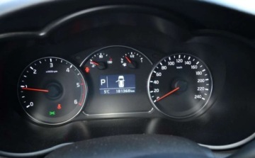 Kia Carens IV Minivan 1.7 VGT CRDi 141KM 2015 Kia Carens Kia Carens 1.7 CRDi Business Line 7os 7DCT 1.7 Diesel 141KM, zdjęcie 31