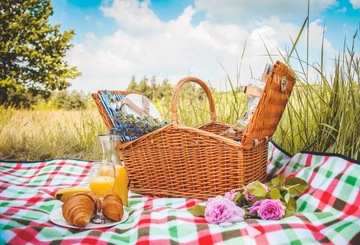 КОРЗИНА ДЛЯ ПИКНИКА ПЛЕТЕНАЯ ТЕРМОСУМКА, набор на 4 персоны, БОЛЬШАЯ ДЛЯ ПОДАРКА С СУЩЕСТВОМ