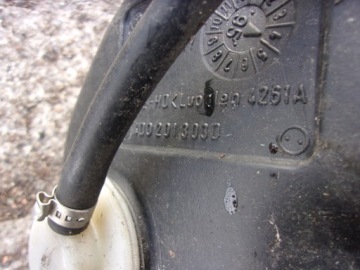 ЗАЛИВНАЯ ТРУБКА БЕНЗОБАКА AUDI A8 D2