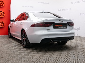 Jaguar XF II Sedan 2.0 i4D 240KM 2019 JAGUAR XF 2.0 AWD R-Sport aut Sedan 241KM 2019, zdjęcie 32