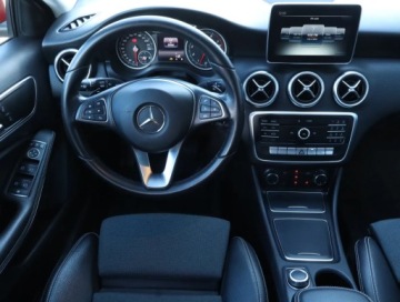 Mercedes Klasa A W176 Hatchback 5d Facelifting 180 122KM 2016 Mercedes A A 180, Salon Polska, Serwis ASO, zdjęcie 6