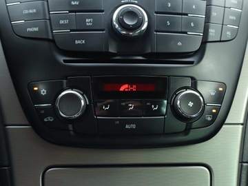 Opel Insignia I Hatchback 2.0 CDTI ECOTEC 160KM 2011 Opel Insignia 2.0 CDTI, Navi, Klima, Klimatronic, zdjęcie 12