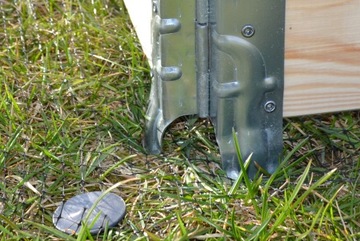 Поднятая ЗЕЛЕНАЯ ГРУППОВАЯ КРОВАТЬ + сетка от кротов