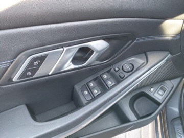 BMW Seria 3 G20-G21 Touring 2.0 330e 292KM 2021 BMW Seria 3 330 E xDrive Radar Kamera M pakiet 2.0 Hybryda Plug-in 292KM, zdjęcie 9